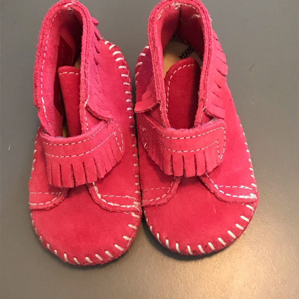 Minnetonka Moccasins Pink Size 3 NWOB